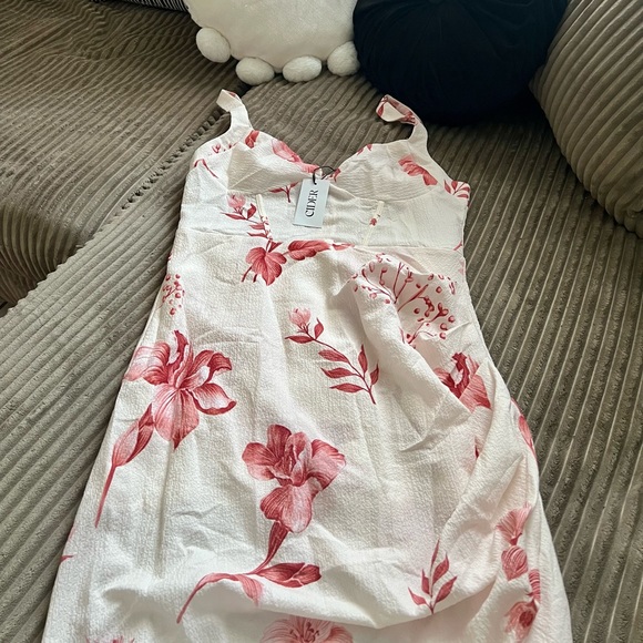 Floral Ruched Asymmetrical Hem Midi Dress - Picture 4 of 5